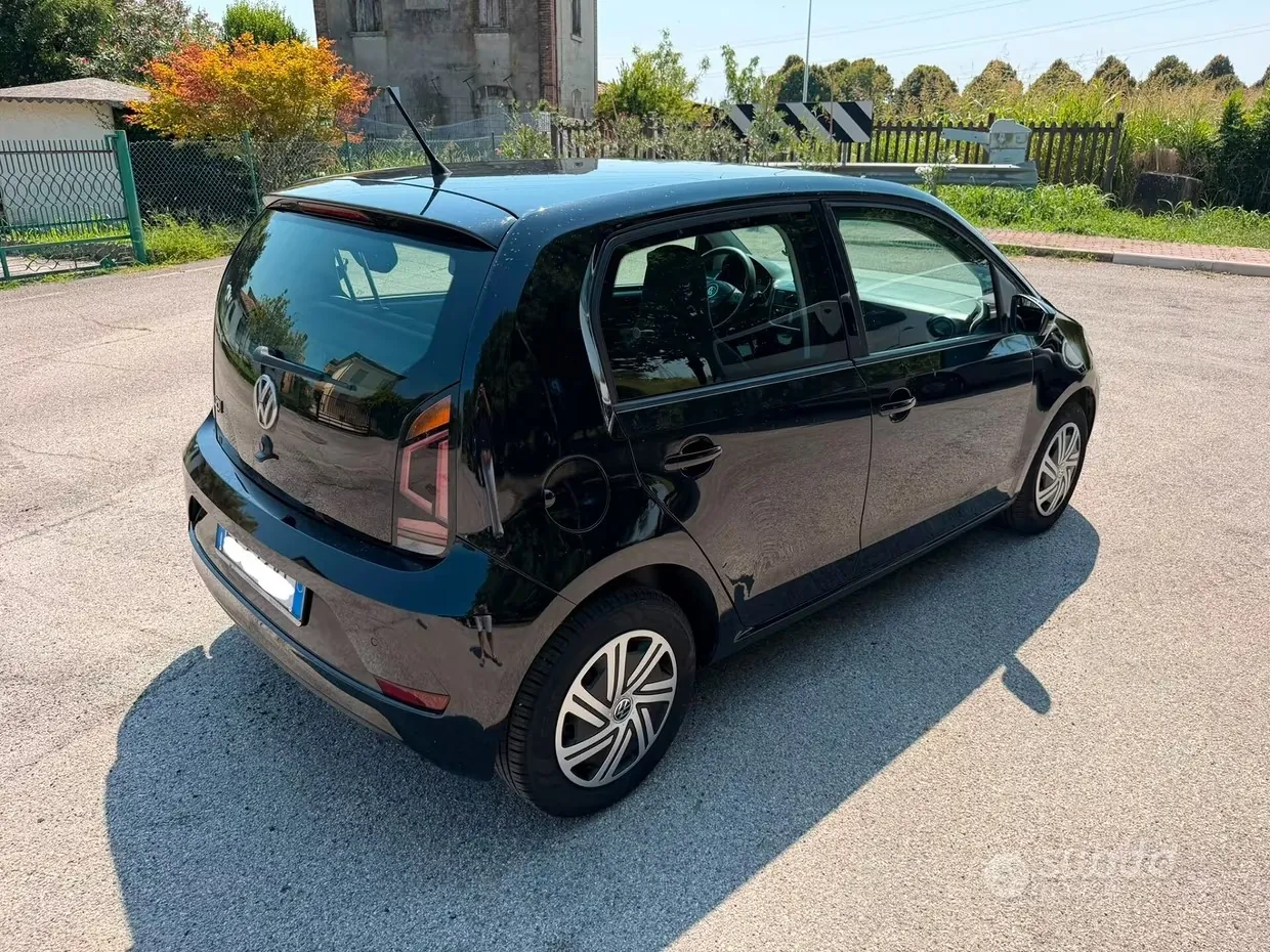 Volkswagen up!, foto 6 di 11